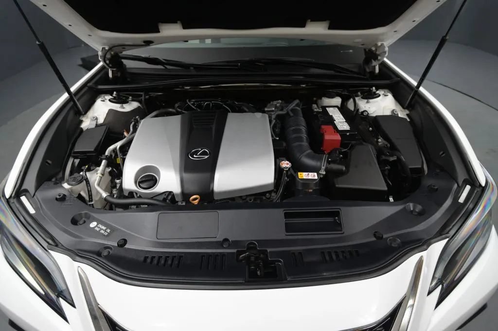 Used 2024 Lexus ES 350 F Sport w/ Accessory Package (Z2) FWD image 18
