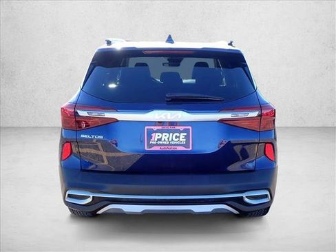 Used 2022 Kia Seltos EX image 3