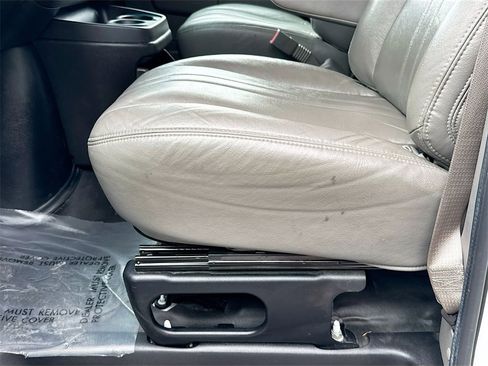 Used 2022 Chevrolet Express 2500 w/ Driver Convenience Package image 18