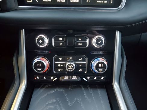 Used 2023 GMC Yukon Denali image 39