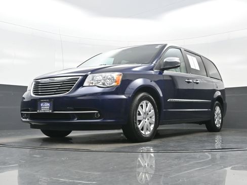 Used 2012 Chrysler Town & Country Touring-L w/ Entertainment Group #2 FWD image 27