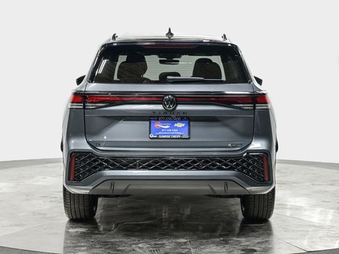 Used 2025 Volkswagen Tiguan SE R-Line image 5