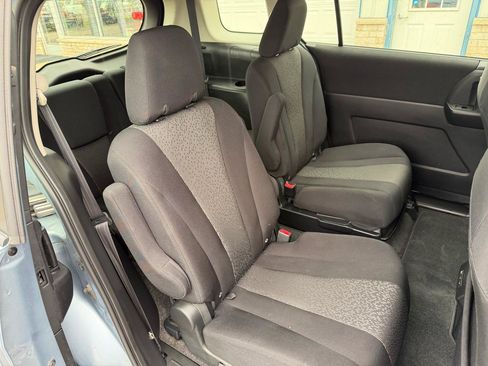 Used 2012 MAZDA MAZDA5 Touring w/ Moonroof & Audio Pkg FWD image 17
