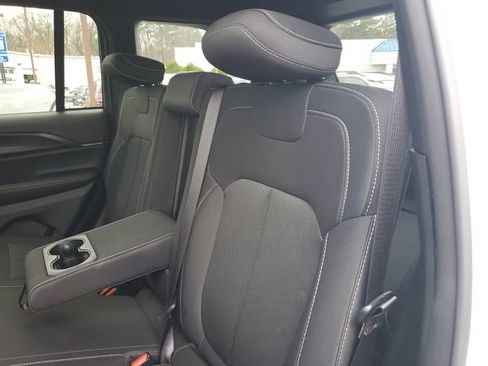 Certified 2025 Jeep Grand Cherokee Laredo X w/ Luxury Tech Group I image 17