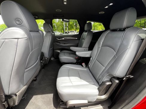 Used 2024 Buick Enclave Premium AWD/4WD image 18