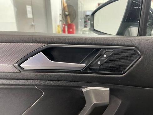 Used 2024 Volkswagen Tiguan SE AWD/4WD image 27