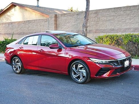 Certified 2025 Hyundai Elantra SEL image 5