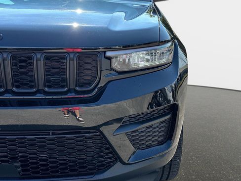 New 2025 Jeep Grand Cherokee Altitude AWD/4WD image 10