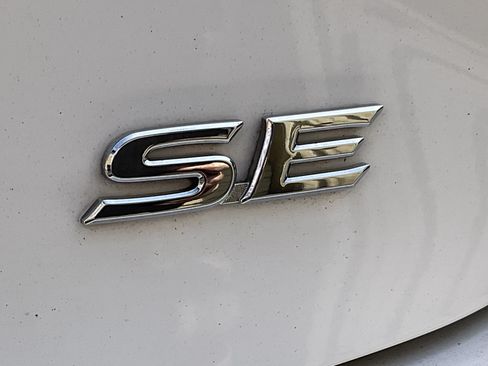 Used 2025 Toyota Camry SE FWD image 8