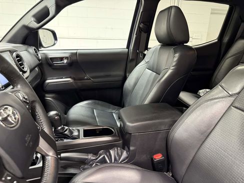 Used 2023 Toyota Tacoma TRD Off-Road image 14