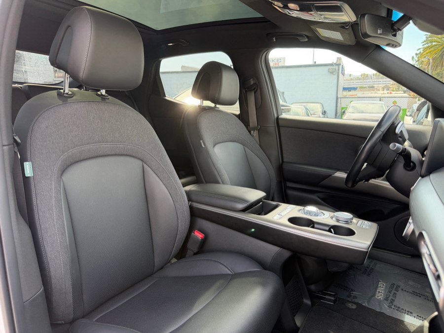 Used 2024 Genesis GV60 RWD image 38
