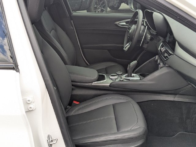 Used 2025 Alfa Romeo Giulia AWD image 20