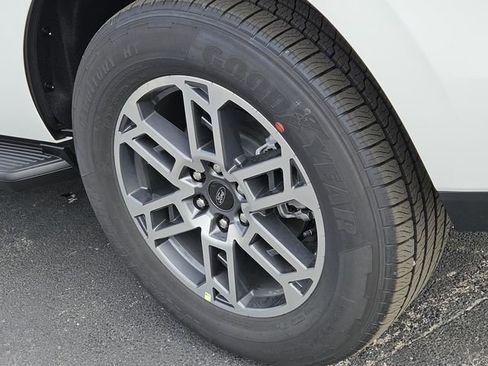 New 2026 Ford Expedition Active image 8