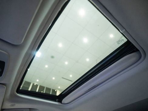Certified 2025 Toyota Sienna XLE FWD image 34