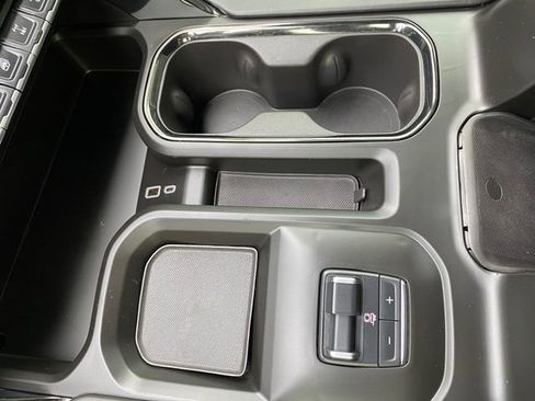 Used 2024 GMC Sierra 2500 AT4X image 21