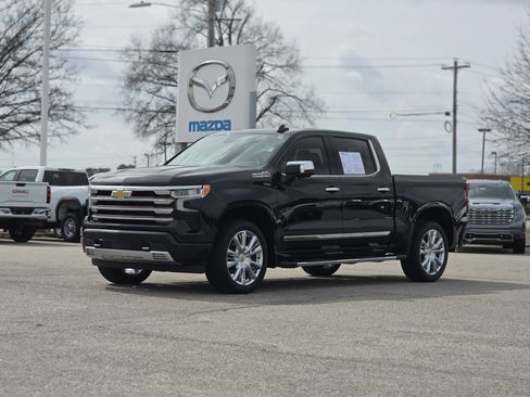 Used 2022 Chevrolet Silverado 1500 High Country w/ Technology Package image 3