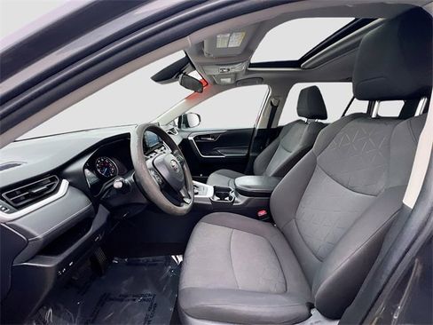 Used 2020 Toyota RAV4 XLE image 19