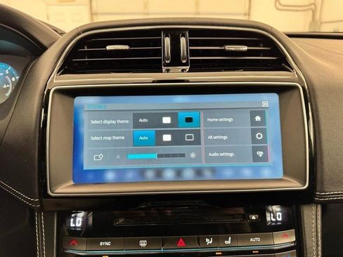 Used 2017 Jaguar F-PACE R-Sport AWD/4WD image 32