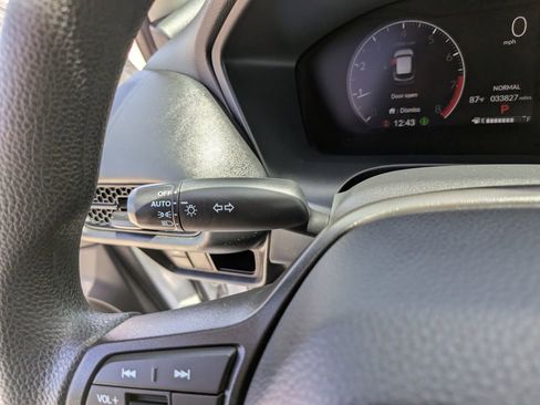 Used 2025 Honda HR-V LX image 32