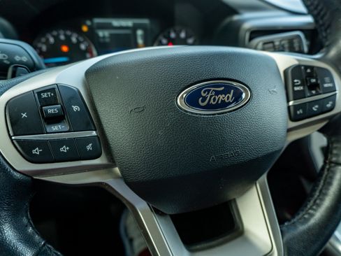 Used 2020 Ford Explorer XLT w/ Equipment Group 202A RWD image 30
