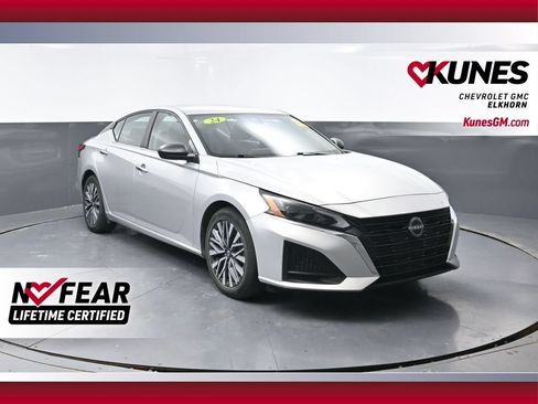Used 2024 Nissan Altima 2.5 SV FWD image 1