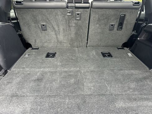 Used 2023 Lexus GX 460 Premium w/ Premium Package image 19