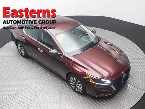 Used 2024 Nissan Altima 2.5 SV FWD image 3