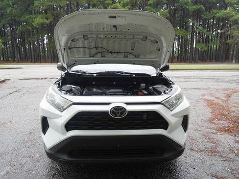 Used 2019 Toyota RAV4 LE image 9