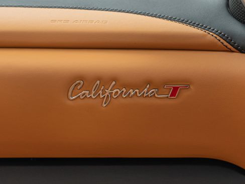 Used 2016 Ferrari California T image 27