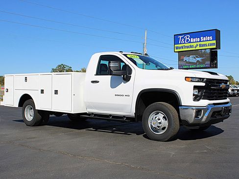 Used 2024 Chevrolet Silverado 3500 W/T w/ Snow Plow Prep Package AWD/4WD image 3