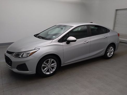 Used 2019 Chevrolet Cruze LS w/ LS Convenience Package FWD image 2
