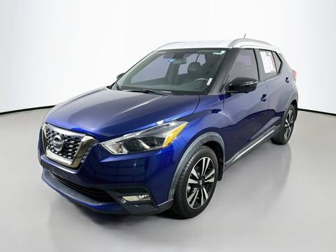 Used 2019 Nissan Kicks SR w/ SR Premium Package FWD image 3