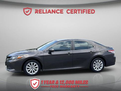 Used 2018 Toyota Camry LE FWD image 2