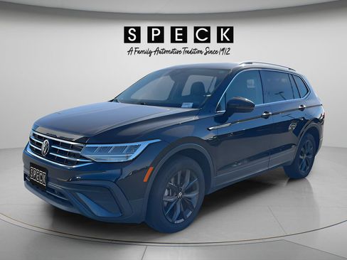 Used 2024 Volkswagen Tiguan SE AWD/4WD image 1