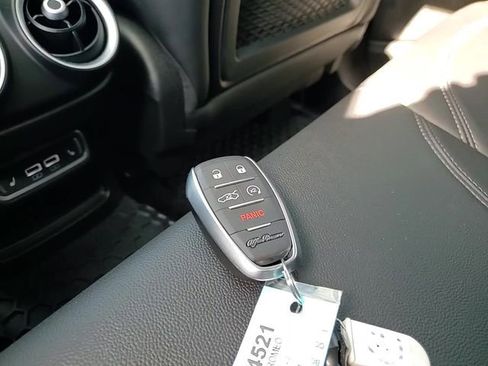 Used 2022 Alfa Romeo Stelvio Veloce image 27