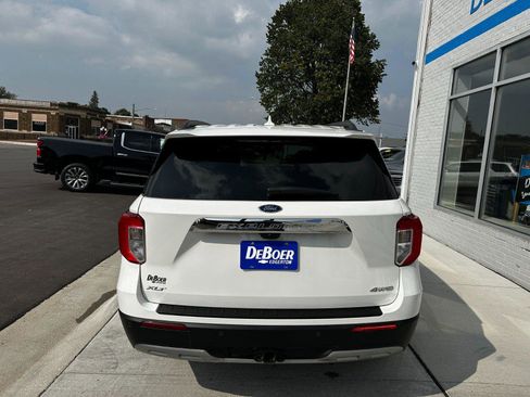 Used 2022 Ford Explorer XLT w/ Equipment Group 202A image 4