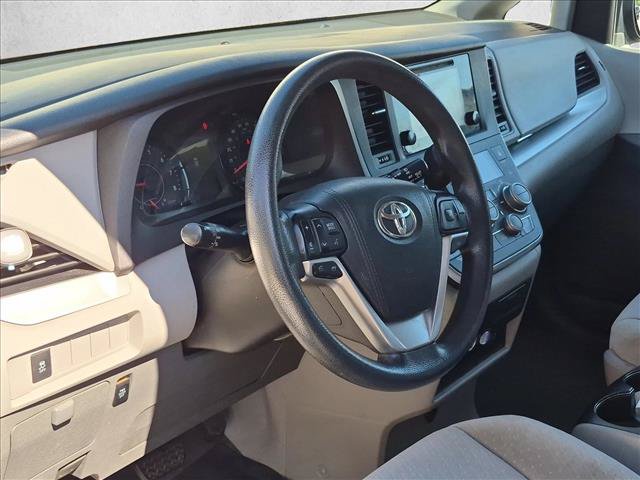 Used 2017 Toyota Sienna LE FWD image 9