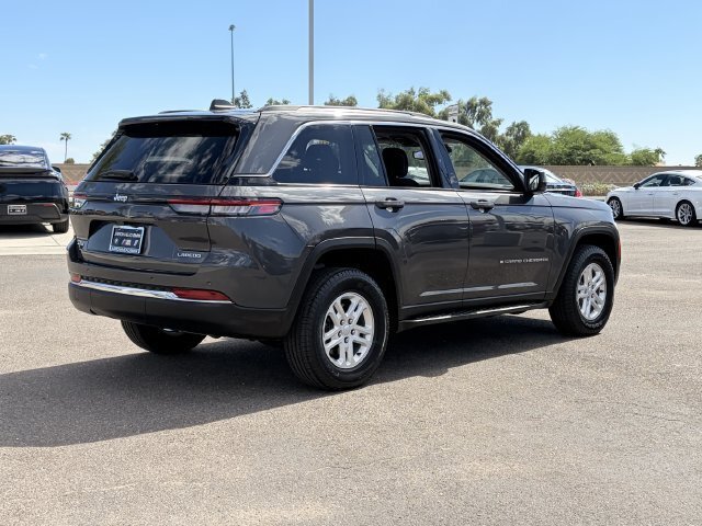 Used 2022 Jeep Grand Cherokee Laredo w/ Luxury Tech Group I AWD/4WD image 6
