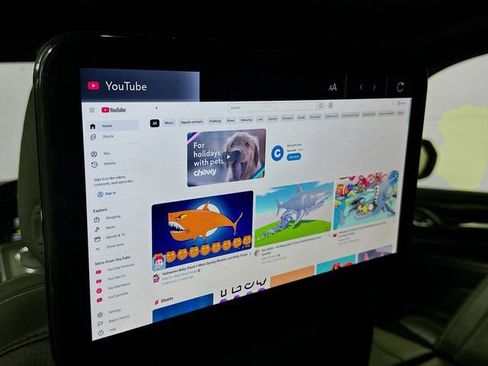 Used 2023 GMC Yukon XL Denali w/ Denali Reserve Package image 27