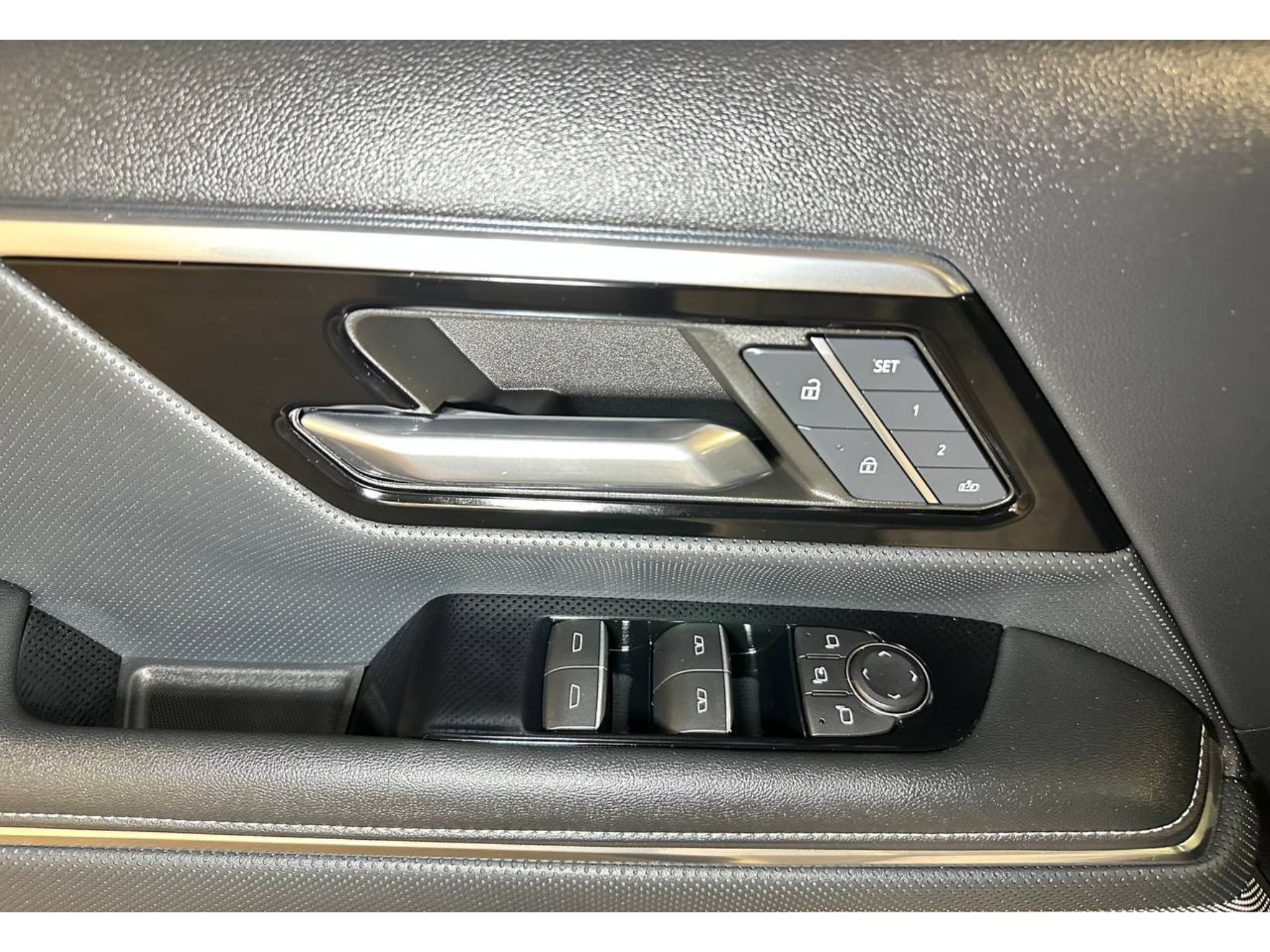 Used 2024 GMC Sierra EV Denali AWD/4WD image 34