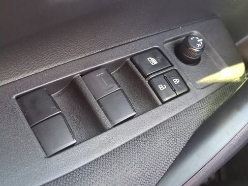 Used 2021 Toyota Corolla LE image 28