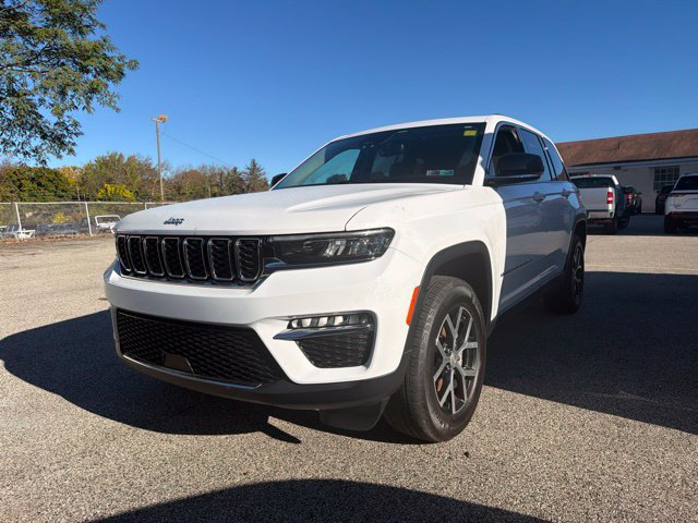 Used 2023 Jeep Grand Cherokee Limited AWD/4WD image 7