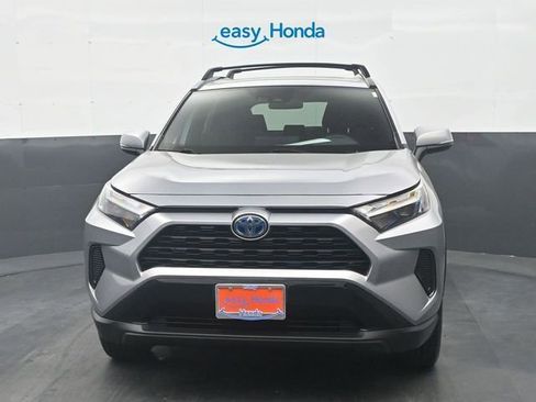Used 2024 Toyota RAV4 SE image 3