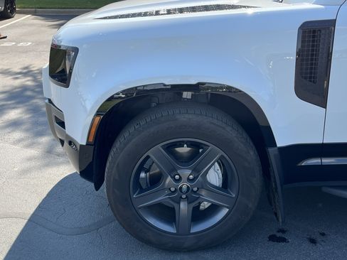 Used 2024 Land Rover Defender 110 X-Dynamic SE AWD/4WD image 13