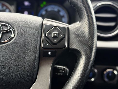 Used 2017 Toyota Tacoma TRD Off-Road image 17