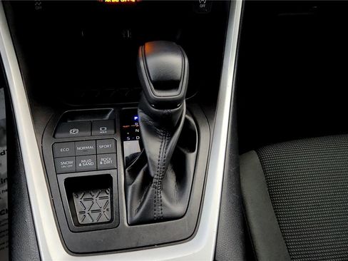 Used 2023 Toyota RAV4 LE image 28