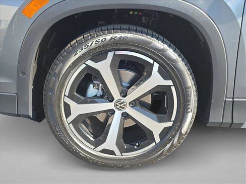 New 2026 Volkswagen Tiguan SE FWD image 8