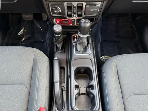 Used 2024 Jeep Wrangler Willys image 22
