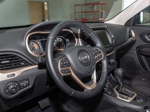 Used 2017 Jeep Cherokee 75th Anniversary AWD/4WD image 17