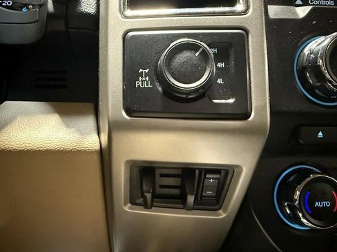 Used 2018 Ford F350 Lariat w/ Chrome Package image 19